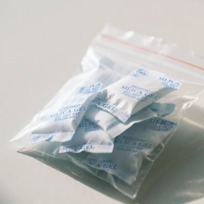 Hoe silicagel droogmiddel uitdrogen